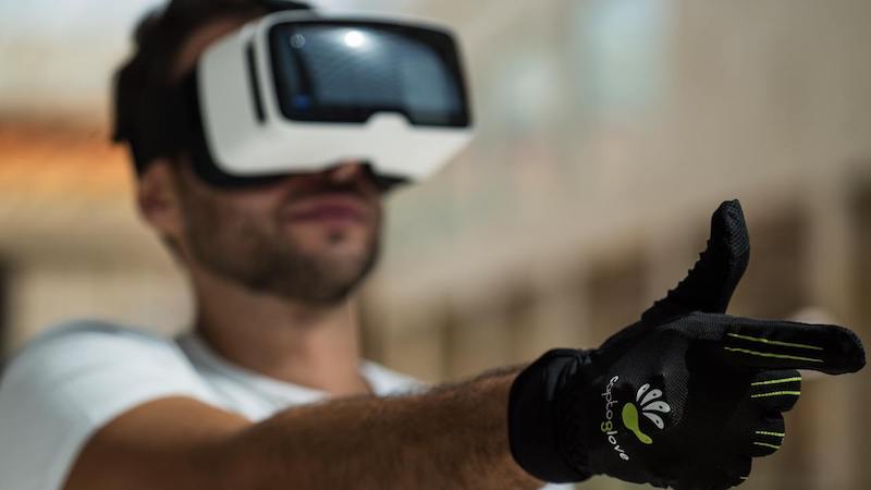 CaptoGlove First Usable Virtual Reality Wearable Gaming Control